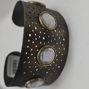 ANTHROPOLOGIE BEAUTIFUL BRASS AND PEARL BRACELET NEVER WORN